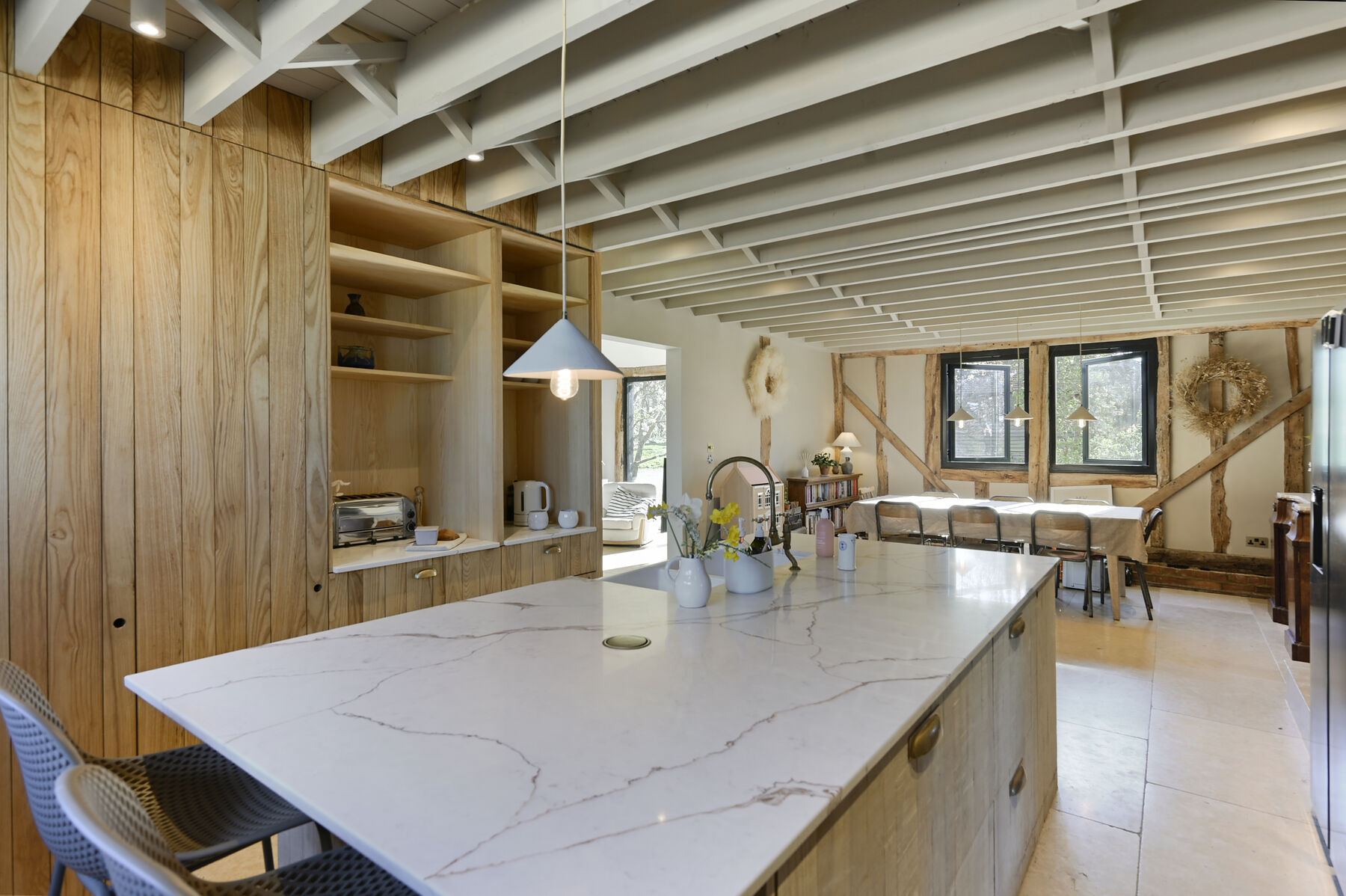 A tired grain barn, made light and modern – Kent barn conversion, Kent, photo 3