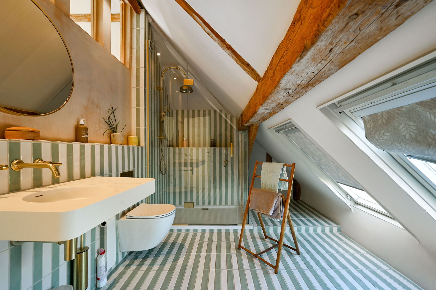 Tucked under the eaves – Kent barn conversion, Kent