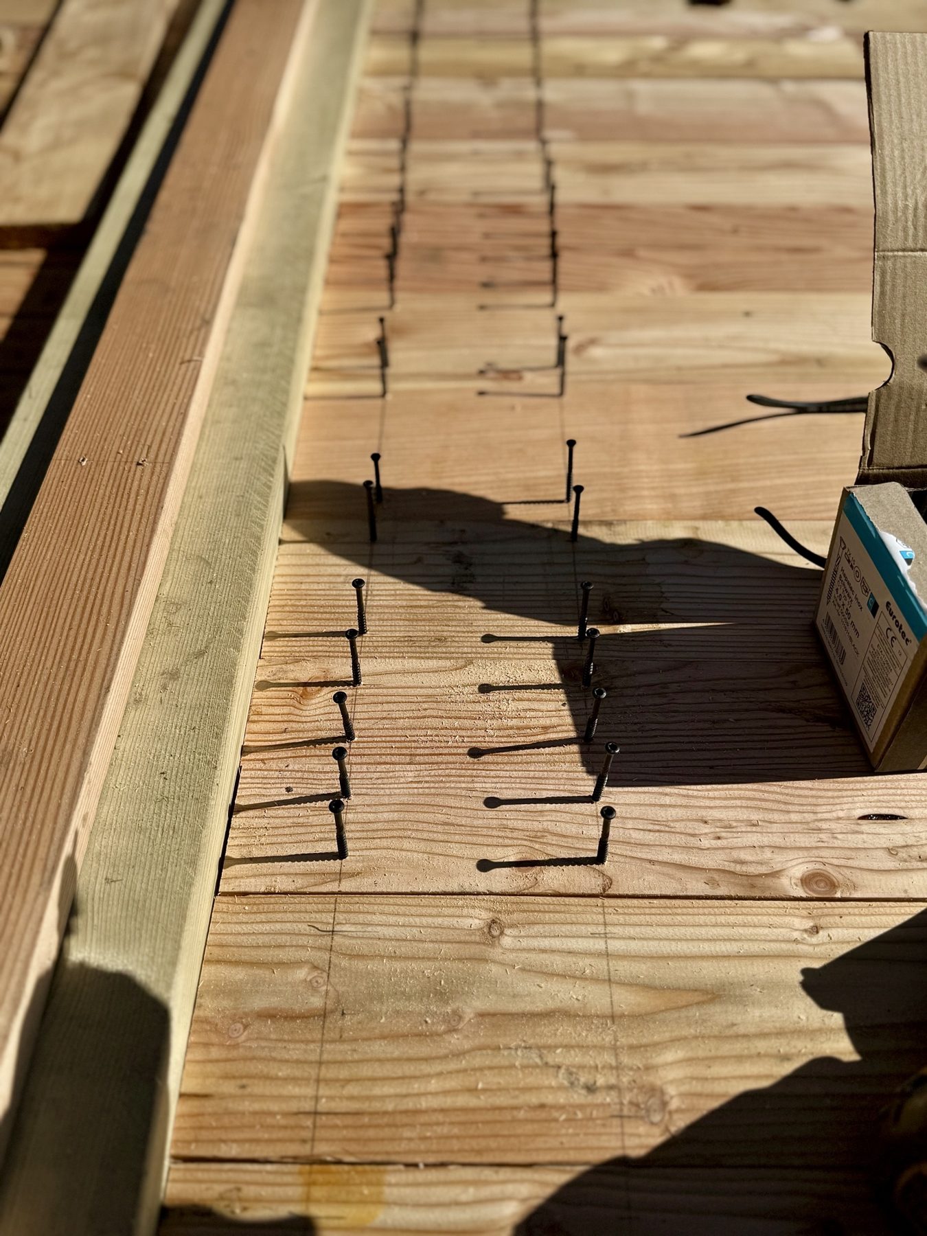 Laying timber decking boards – USFEW, Kent