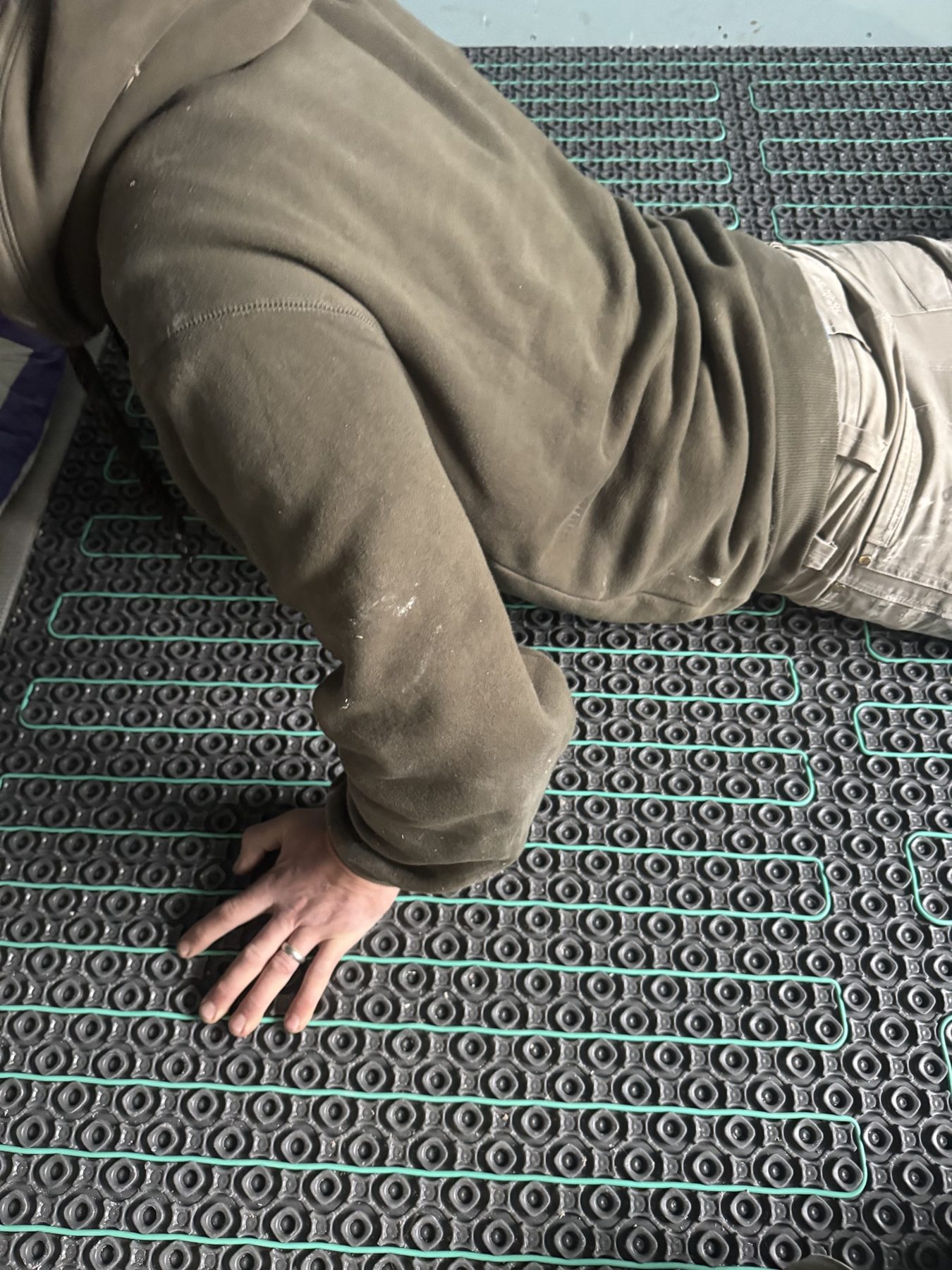 Laying an underfloor heating mat – USFEW, Kent