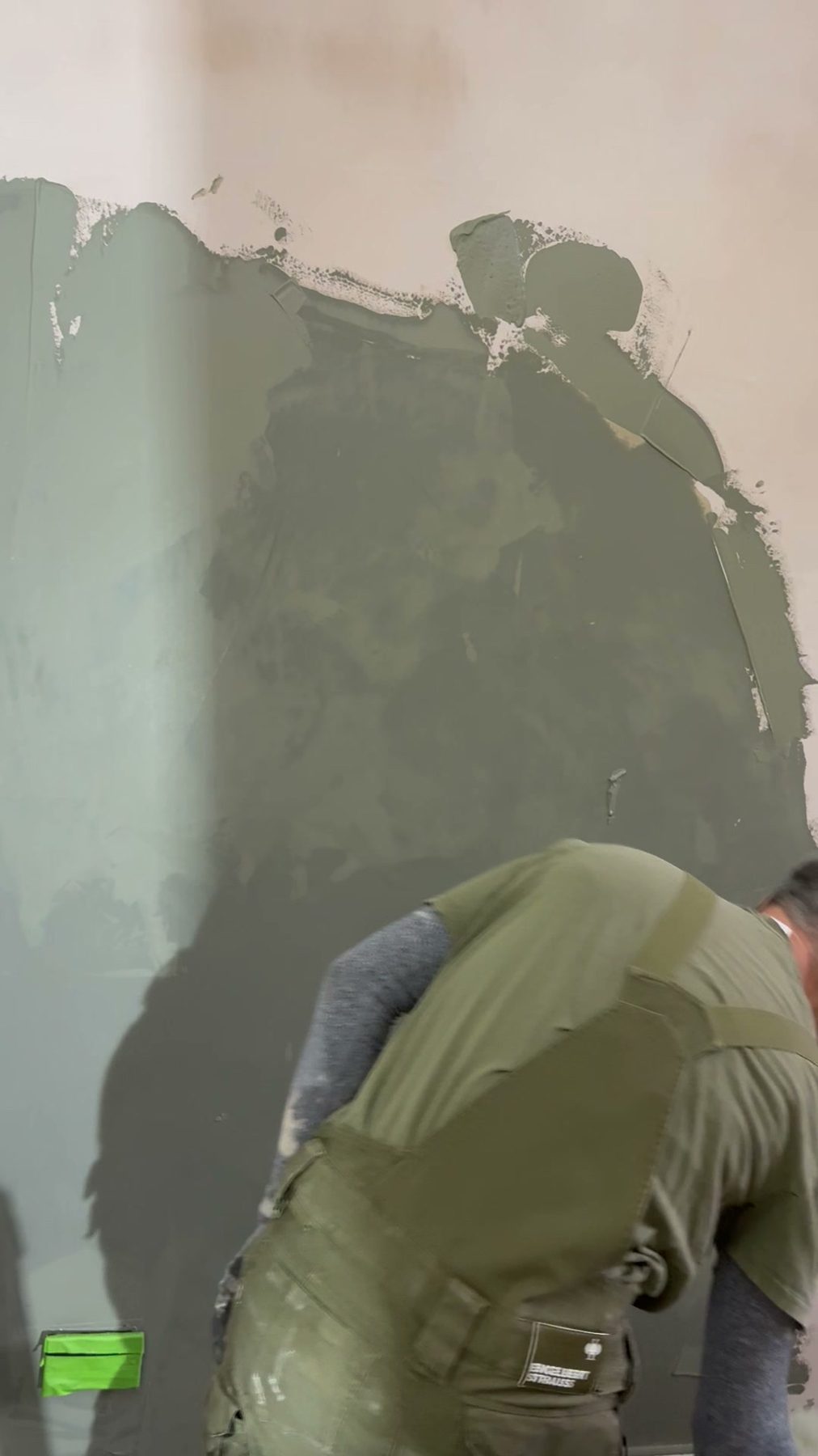 Applying a natural coloured plaster – USFEW, Kent