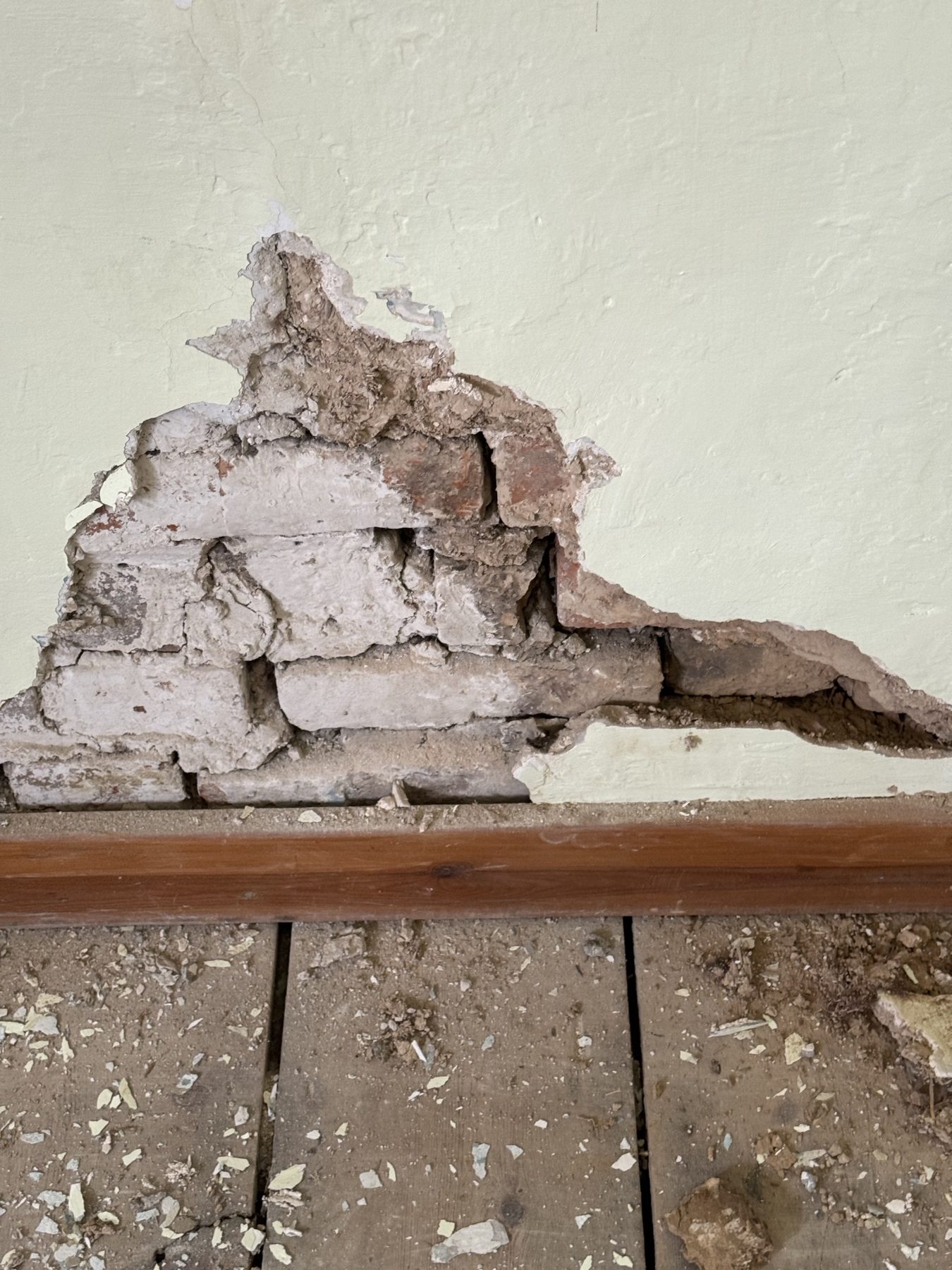 Repairing old brickwork and plaster – USFEW, Kent